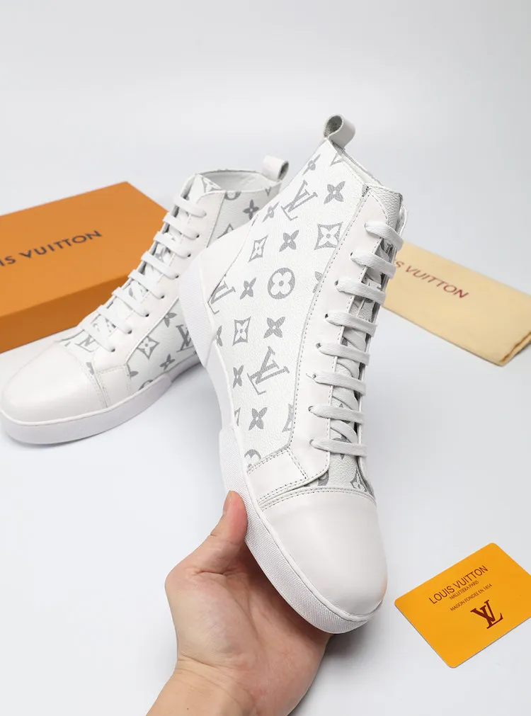 Factory price: 400💰LV official website popular series 🇮🇹🇮🇹1:1 production, selected high-end imported cowhide, sheepskin padding inside sheepskin, paired with Louis Vuitton Monogram Ecli men's shoes 💰se canvas and pure black rubber soles, the ultimate simple design, the perfect interpretation of the latest inspiration for shoes, the integration of classics and fashion, 🔍🔍high quality, worthy of your possession. The bottom car line will never be unglued. Sellers are welcome to sell as shown in the picture above. We can send one piece on behalf of you. The code number is 38-44 (45 codes can be customized)